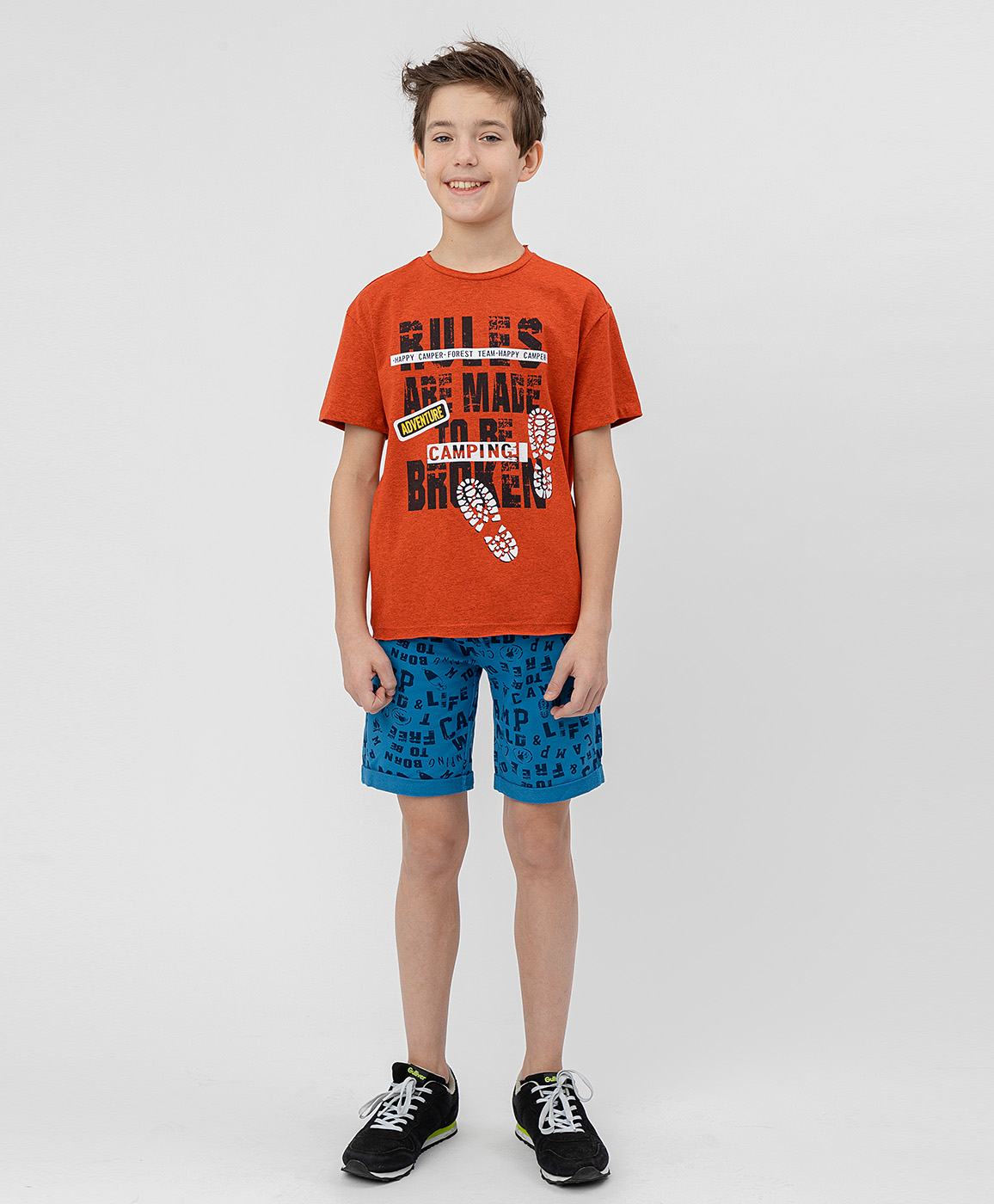 фото Оранжевая футболка с принтом button blue