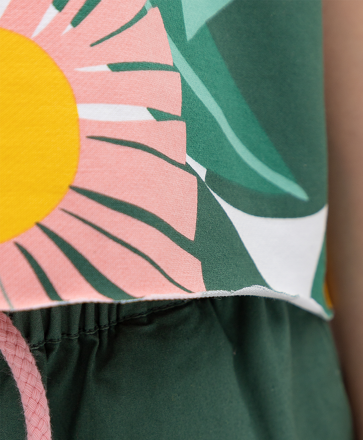 фото Зеленая футболка button blue