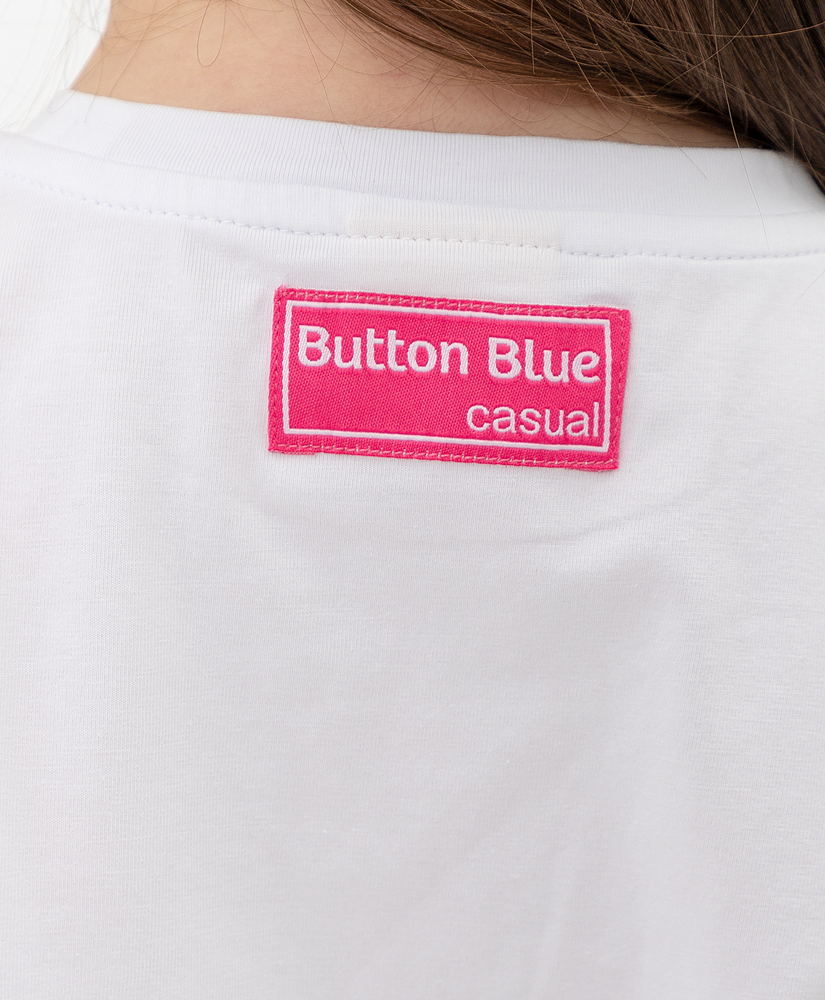 фото Белая футболка button blue