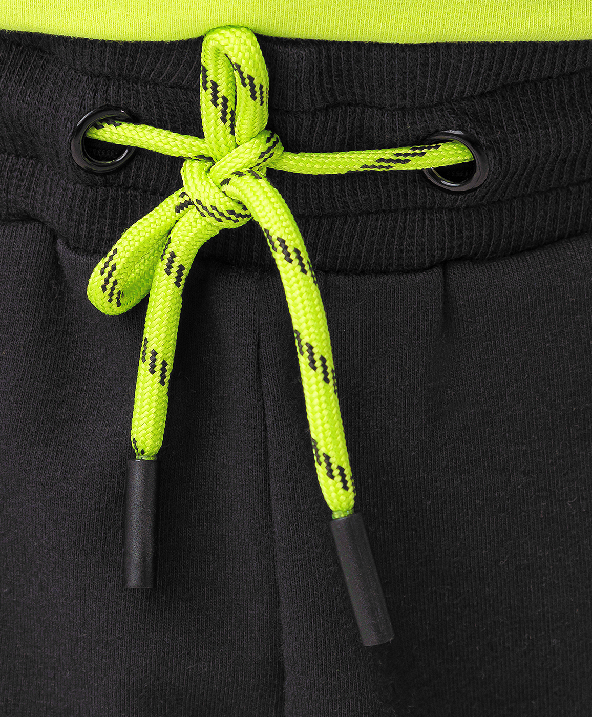 фото Брюки трикотажные с поясом на резинке черные button blue