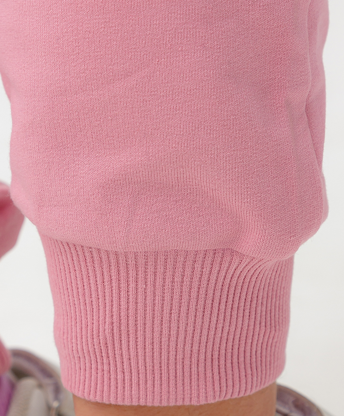 фото Брюки трикотажные с поясом на резинке розовые button blue