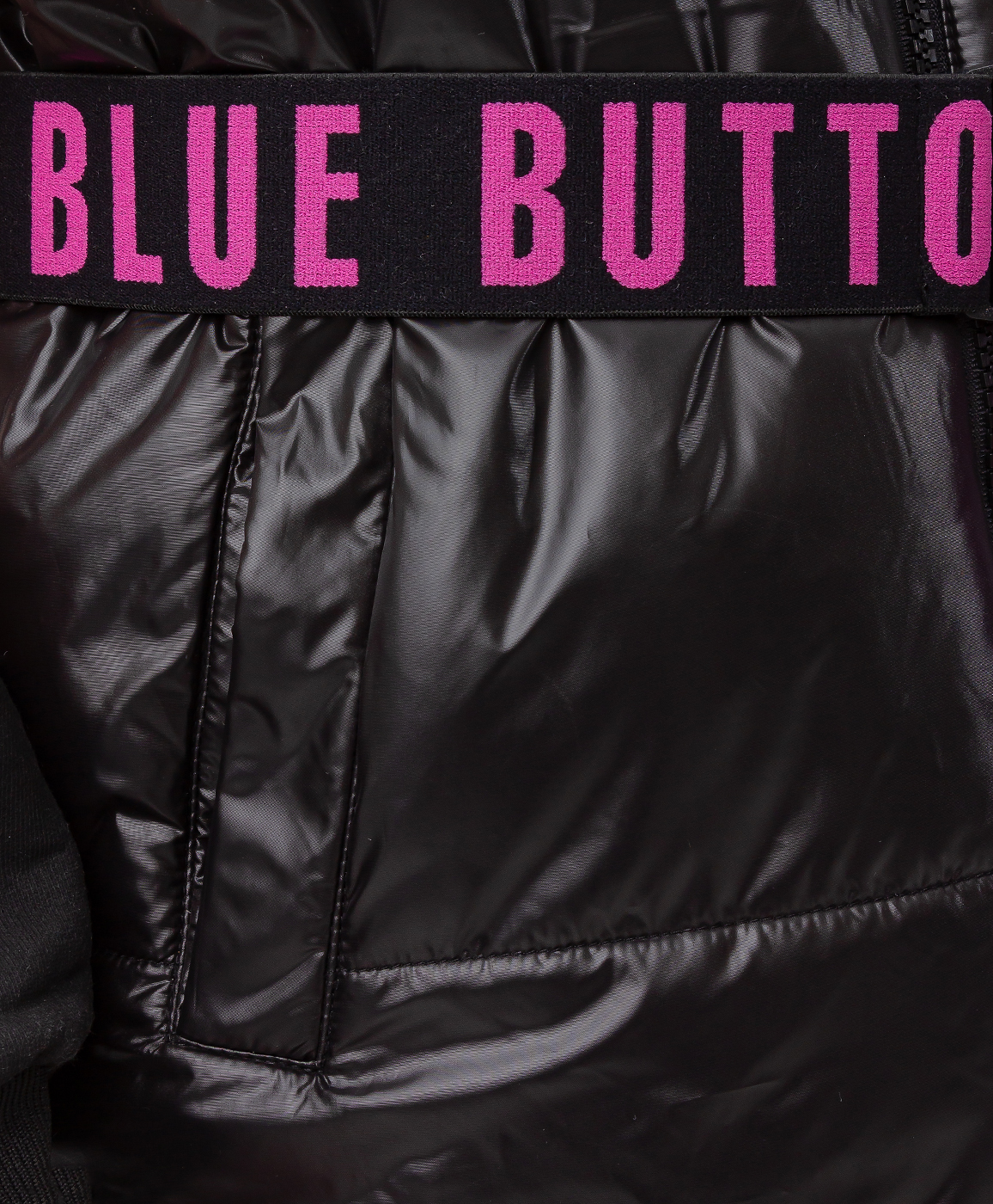 фото Жилет утепленный с поясом черный button blue