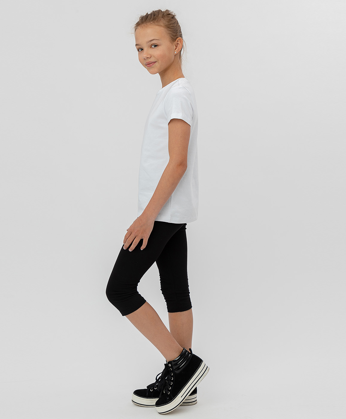 фото Белая футболка с коротким рукавом button blue