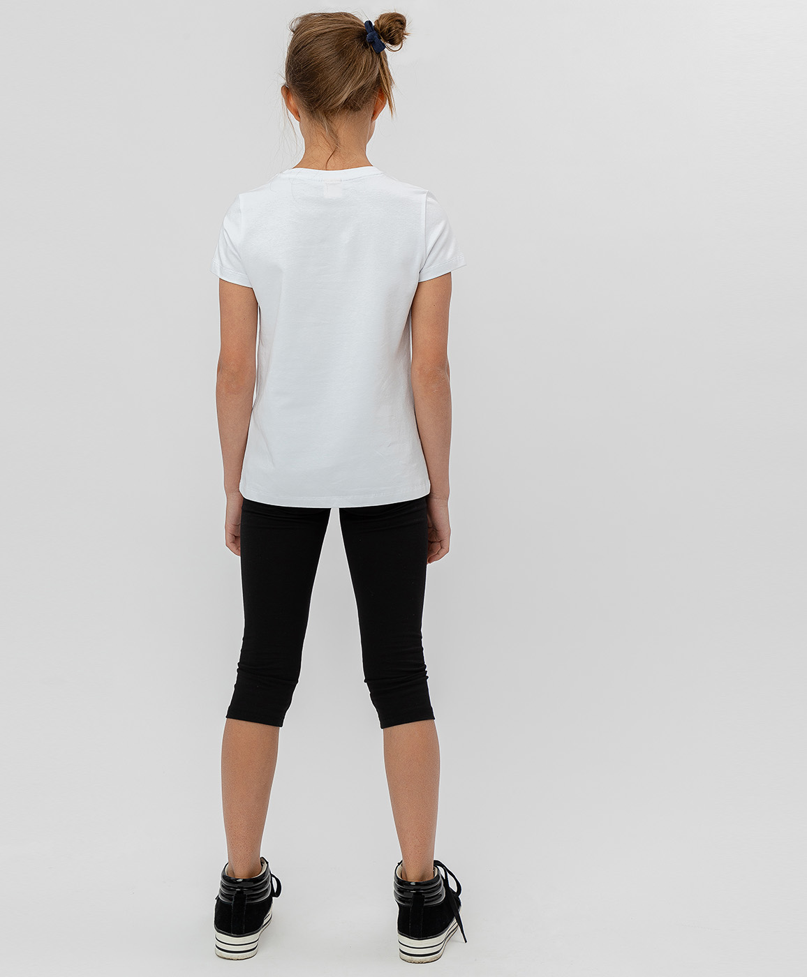 фото Белая футболка с коротким рукавом button blue