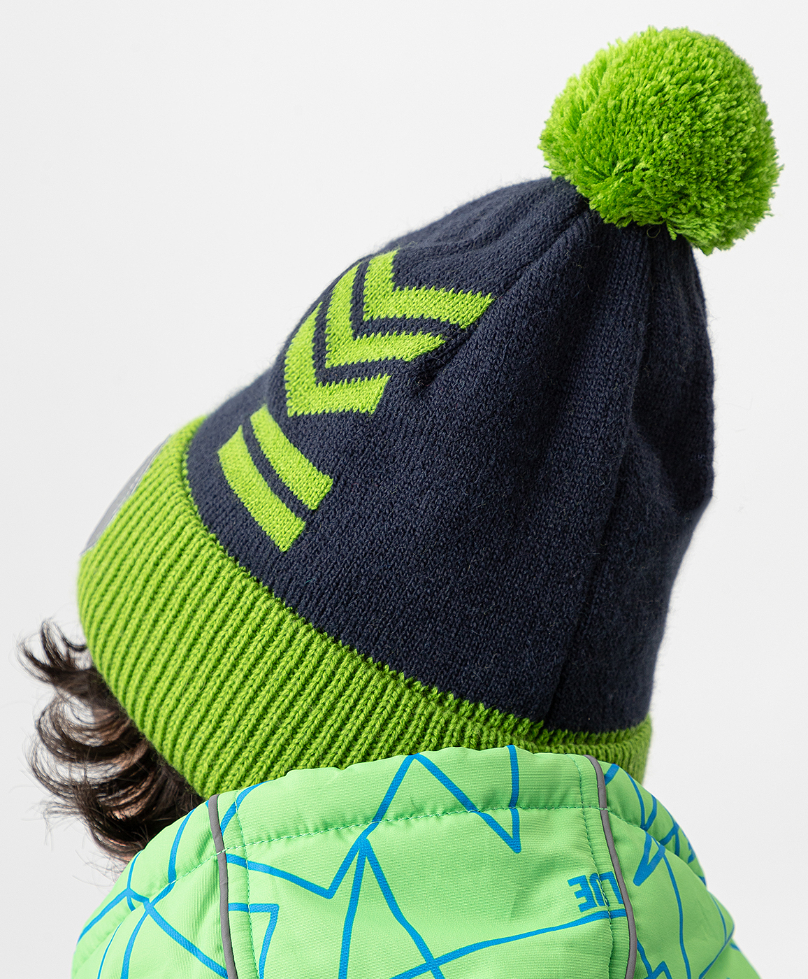 фото Шапка вязаная на флисовой подкладке с помпоном и принтом синяя button blue