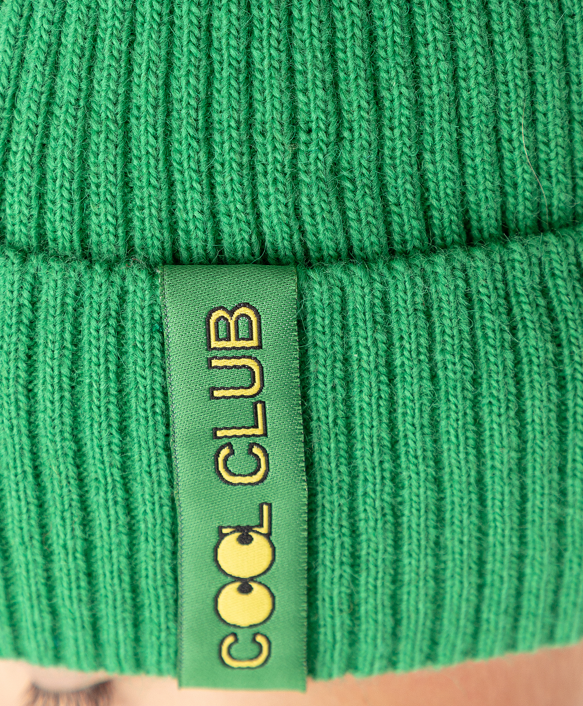 фото Шапка вязаная зеленая button blue