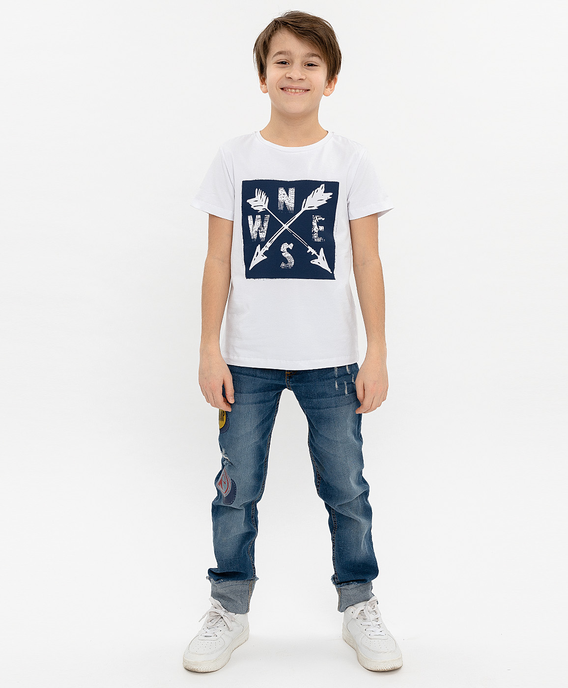 фото Белая футболка с принтом button blue