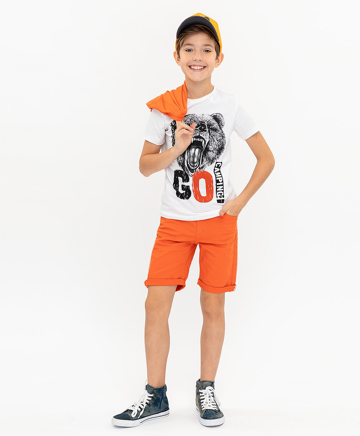 фото Белая футболка с принтом button blue