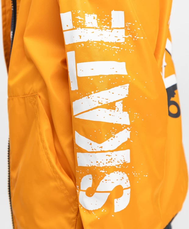 фото Оранжевая ветровка с принтом button blue (128)