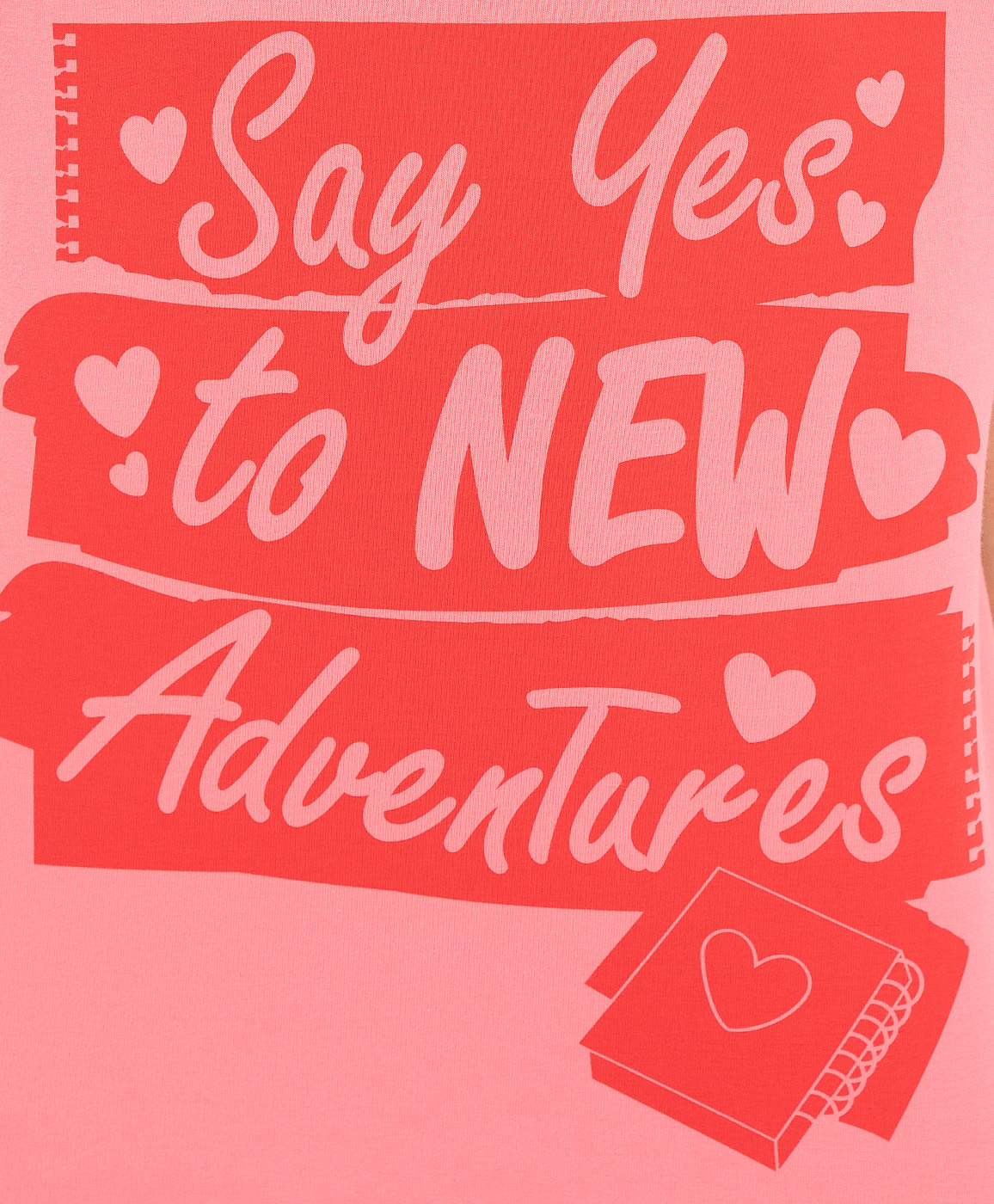 фото Розовая футболка с принтом button blue