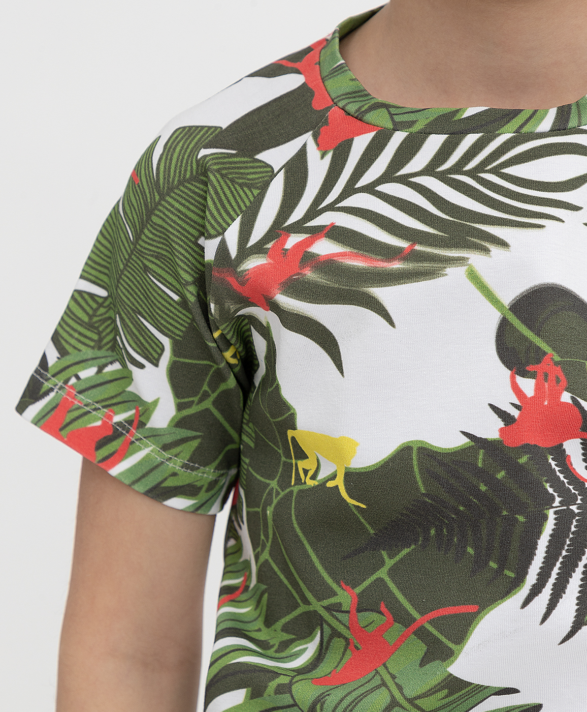 фото Зеленая футболка button blue