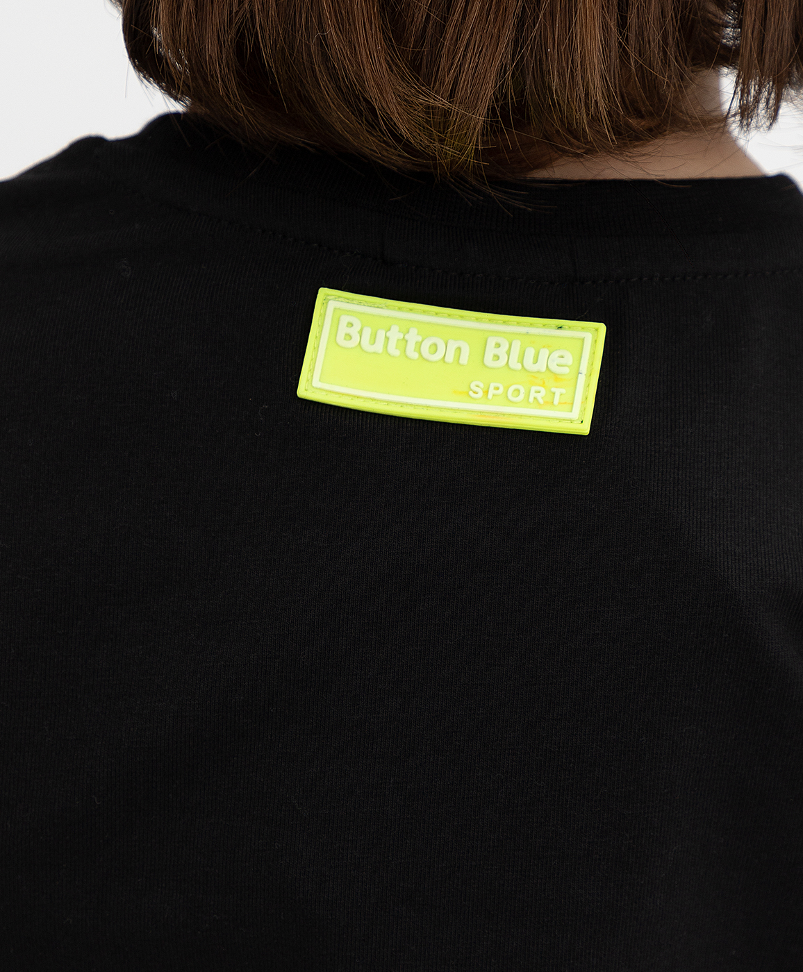 фото Черная футболка button blue