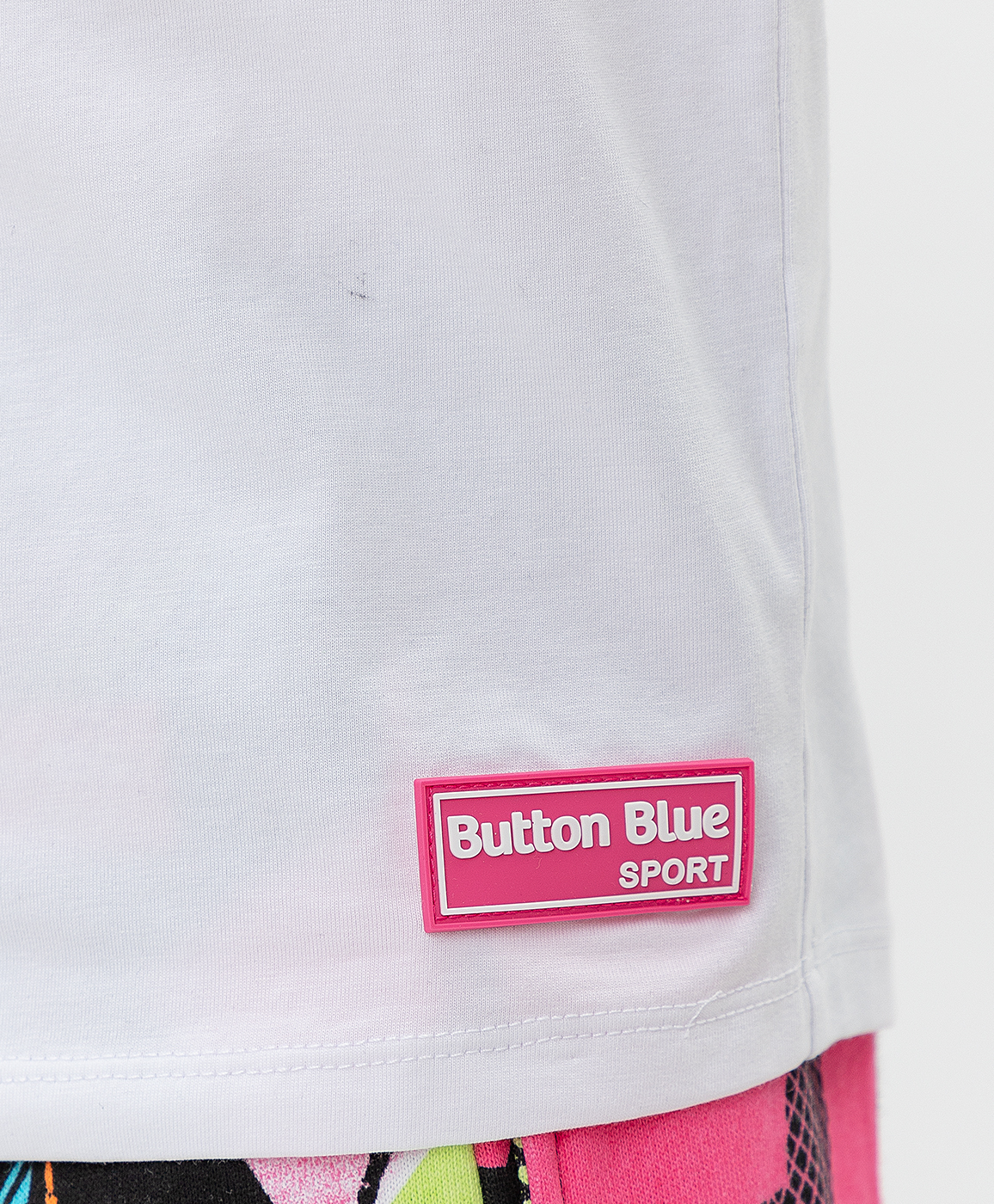 фото Белая футболка button blue