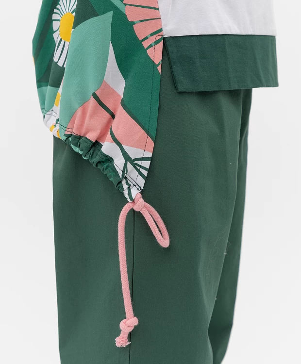 фото Белая футболка с принтом button blue (146)