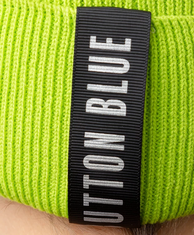 Шапка вязаная салатовая Button Blue
