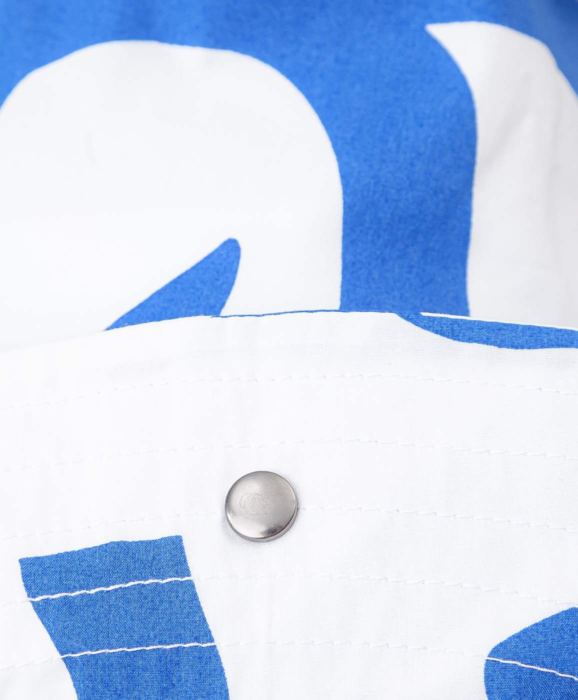 фото Панама белая с принтом button blue