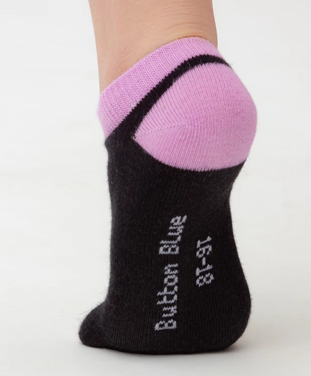 фото Комплект укороченных носков белого и черного цвета с принтом, 2 пары button blue (26-28)