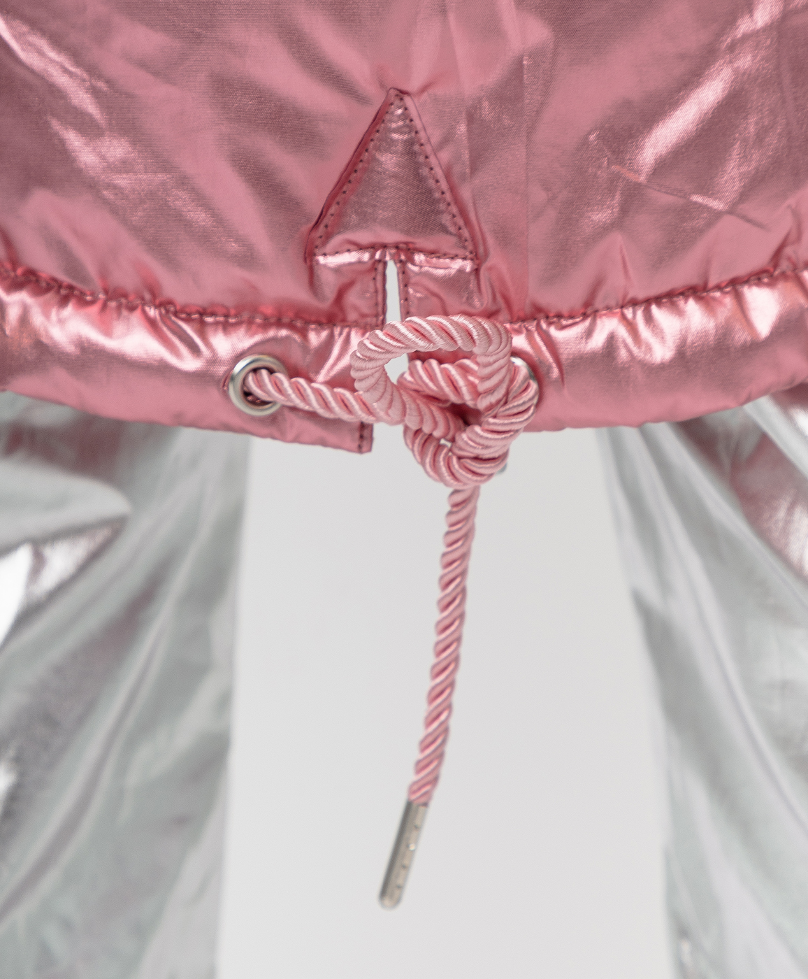 фото Розовое демисезонное пальто button blue