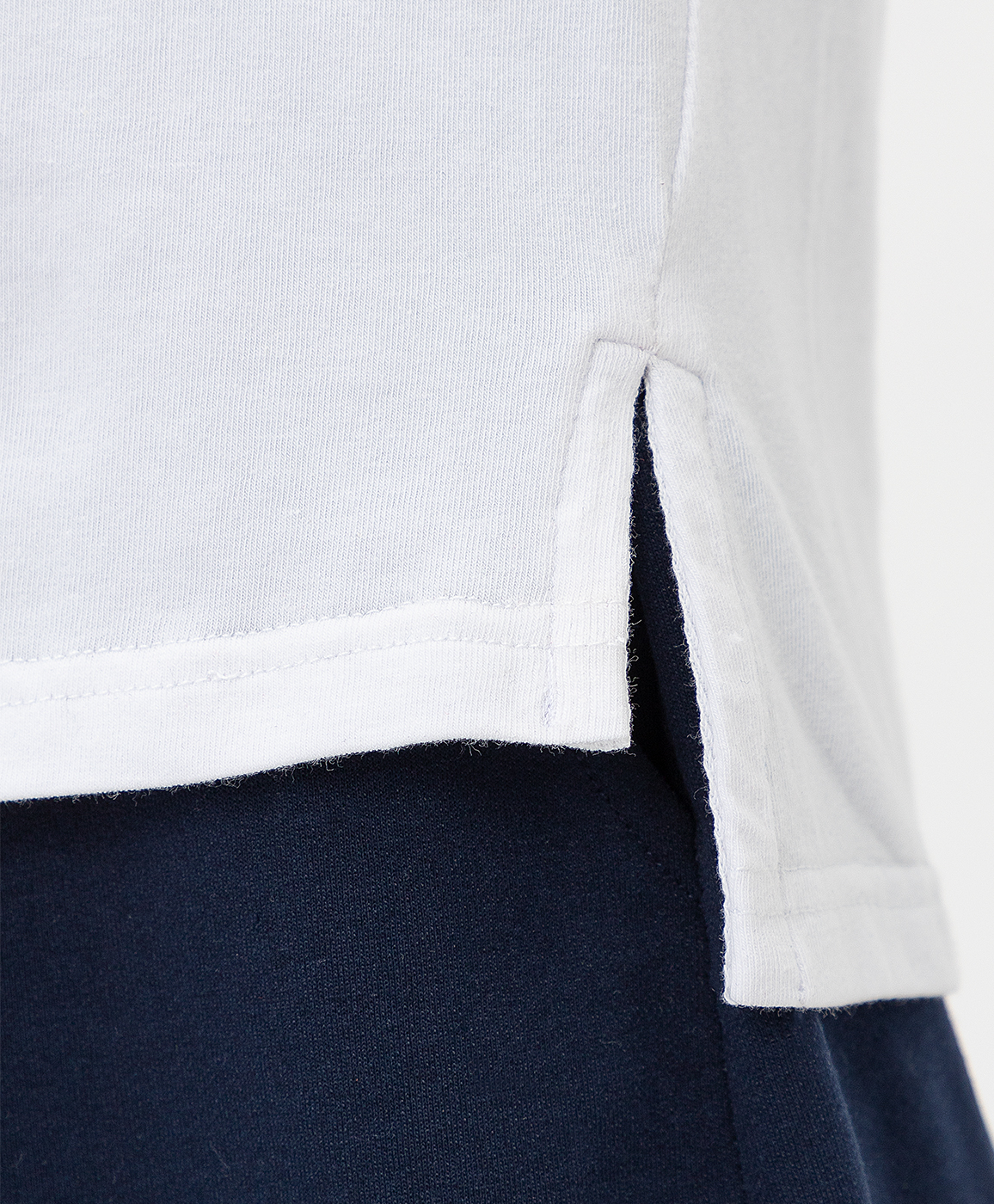 фото Футболка белая с принтом button blue