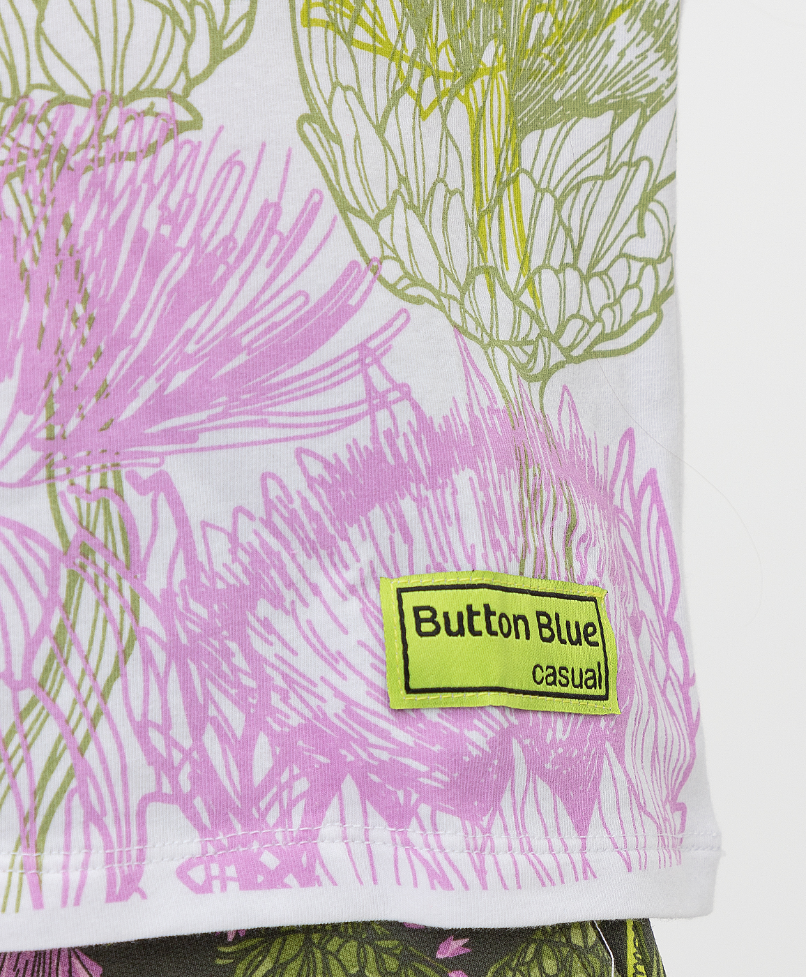 фото Футболка белая с принтом button blue