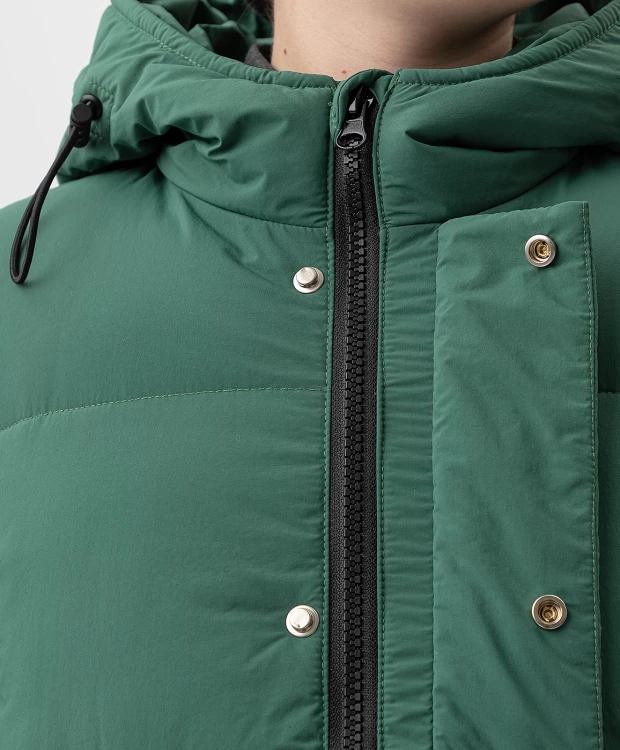 фото Пальто зимнее с капюшоном и утяжками зеленое button blue (152)