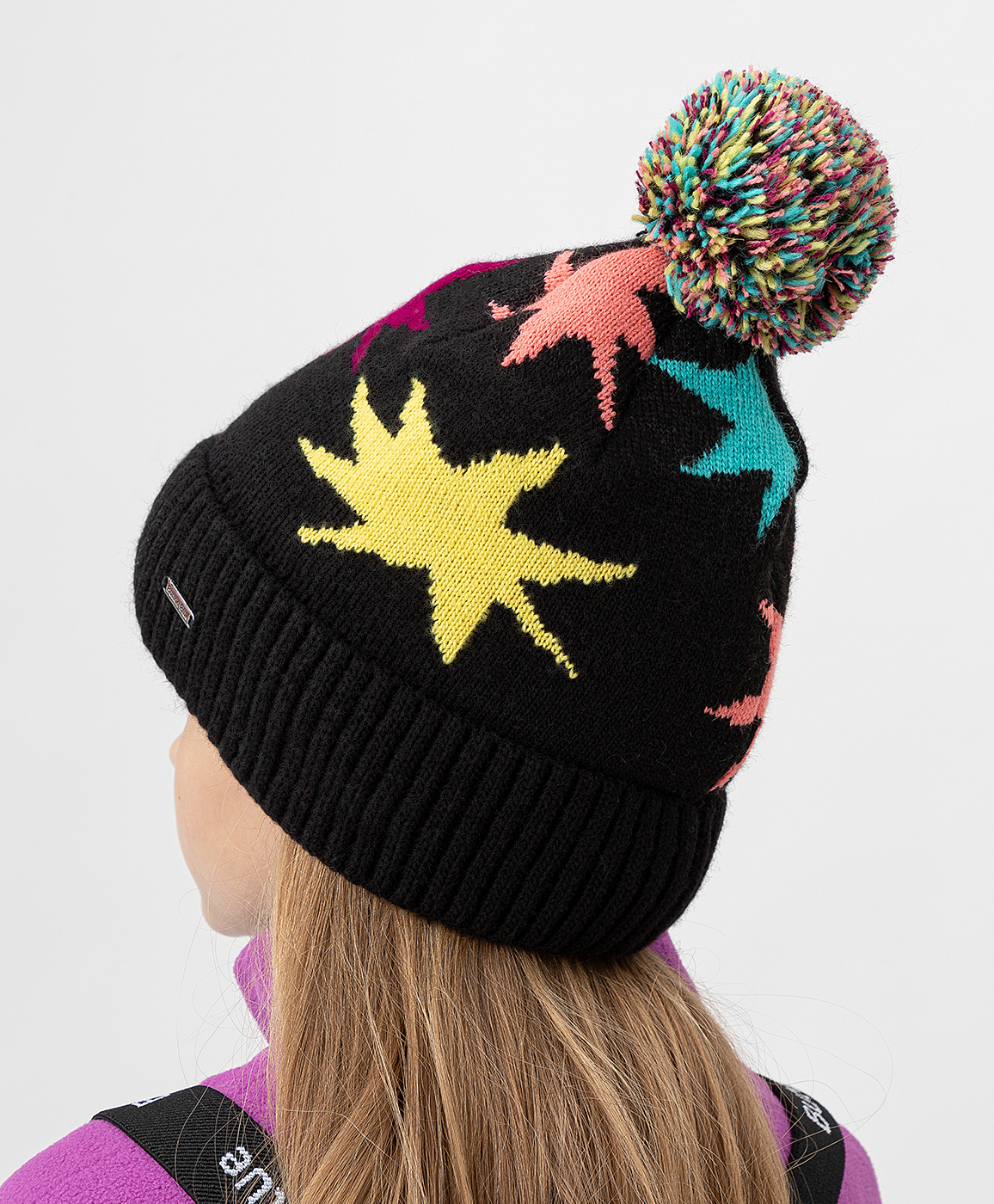 

Шапка вязаная на флисовой подкладке с помпоном и принтом черная Button Blue, Черный, 222BBGA73040801