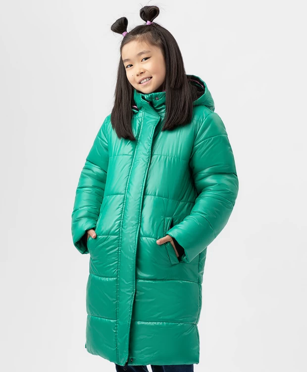 Пальто зимнее с капюшоном зеленое Button Blue зимнее пальто monki зеленое темно оливковое