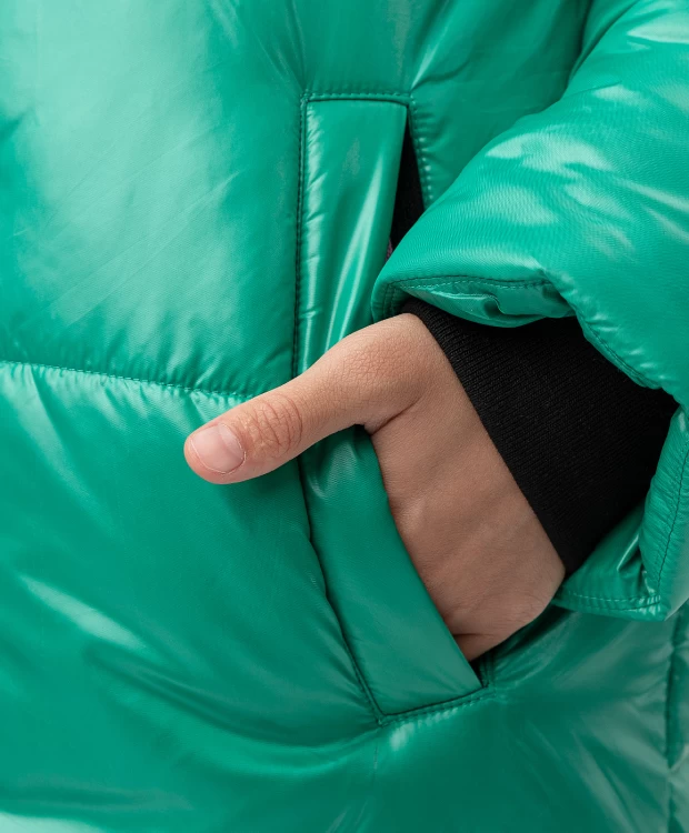 фото Пальто зимнее с капюшоном зеленое button blue (140)