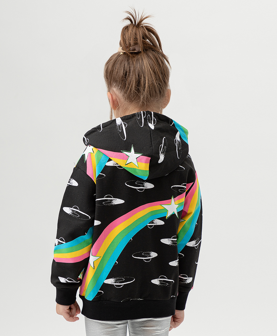 фото Толстовка на молнии с капюшоном и карманами черная button blue