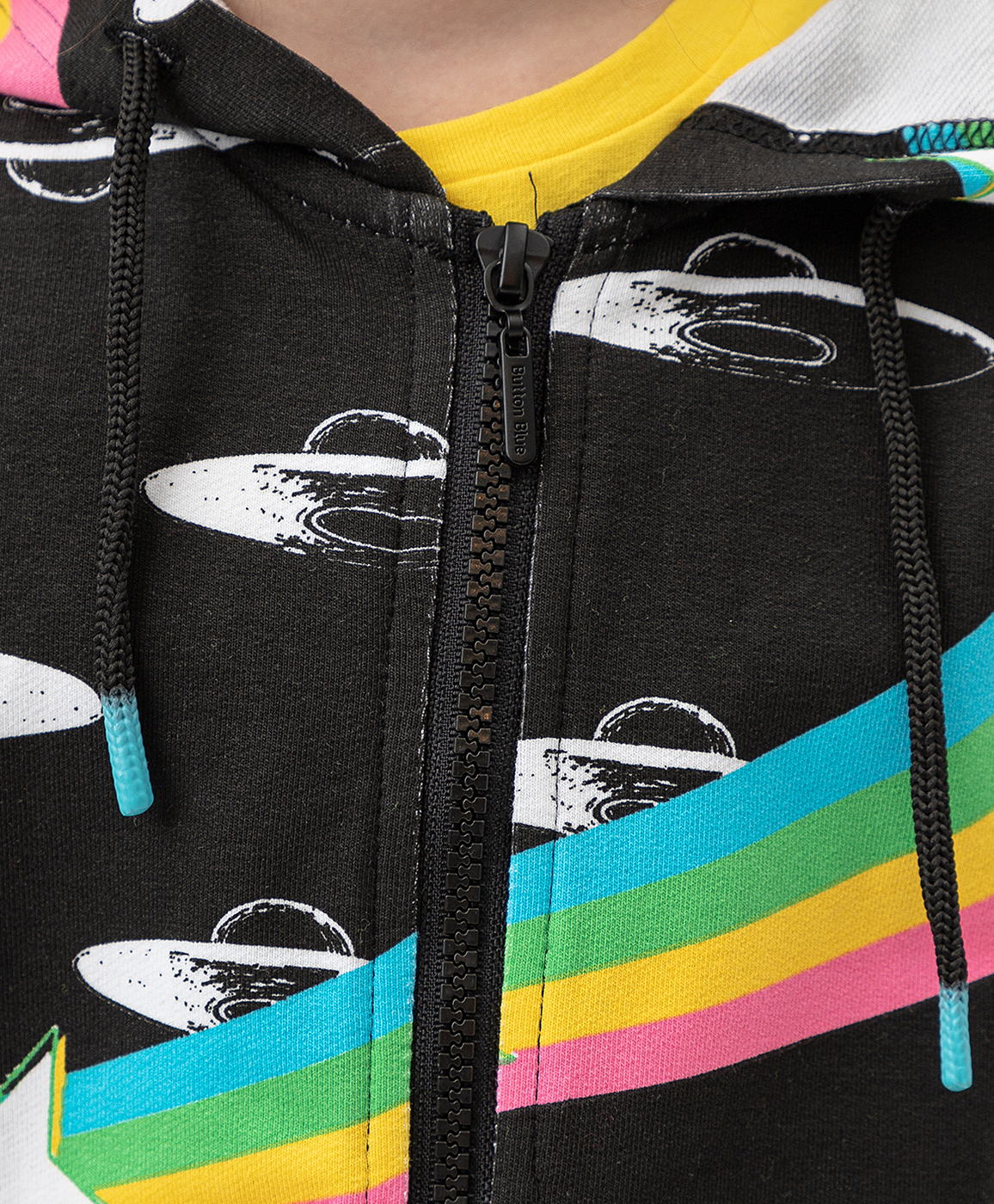 фото Толстовка на молнии с капюшоном и карманами черная button blue