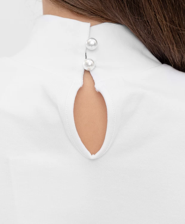 Блузка трикотажная с коротким рукавом и жабо белая Button Blue
